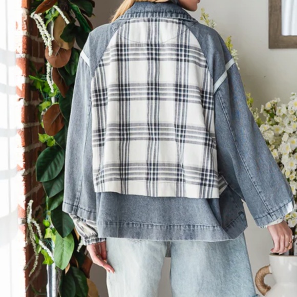 Oli & Hali Medium Wash Plaid Print Zip up Jacket - Picture 4 of 5